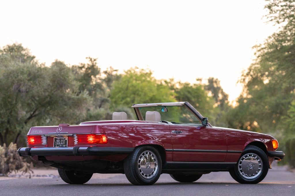 Used 1989 Mercedes-Benz 560 SL image 3