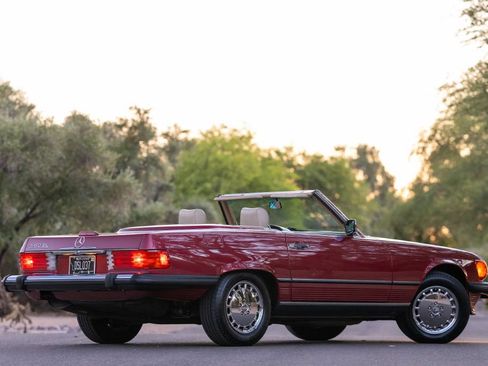 Used 1989 Mercedes-Benz 560 SL image 3