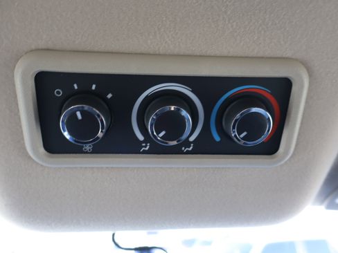 Used 2025 Chevrolet Express 3500 LS image 24