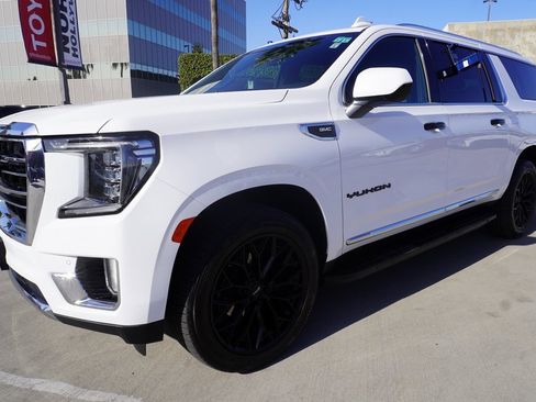 Used 2022 GMC Yukon XL SLT image 4