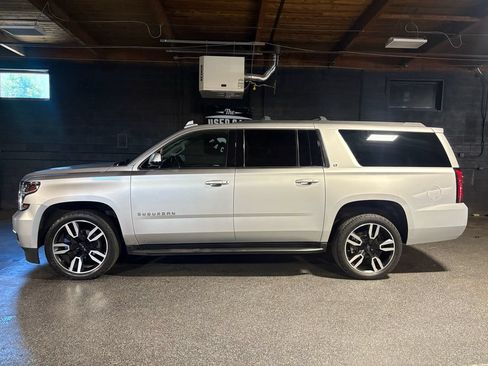 Used 2019 Chevrolet Suburban LT AWD/4WD image 3