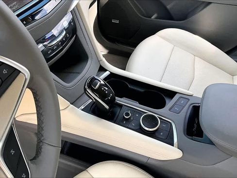 Used 2023 Cadillac XT5 Premium Luxury FWD image 16