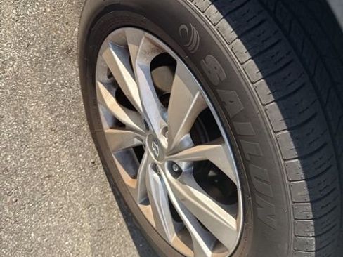 Used 2019 Hyundai Tucson SE image 15