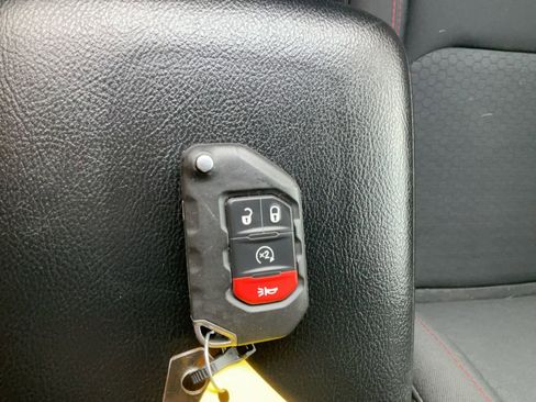 Used 2022 Jeep Wrangler Unlimited Rubicon w/ Cold Weather Group image 23