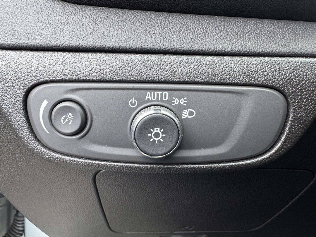 Used 2023 Chevrolet Bolt EUV LT w/ Convenience Package FWD image 18