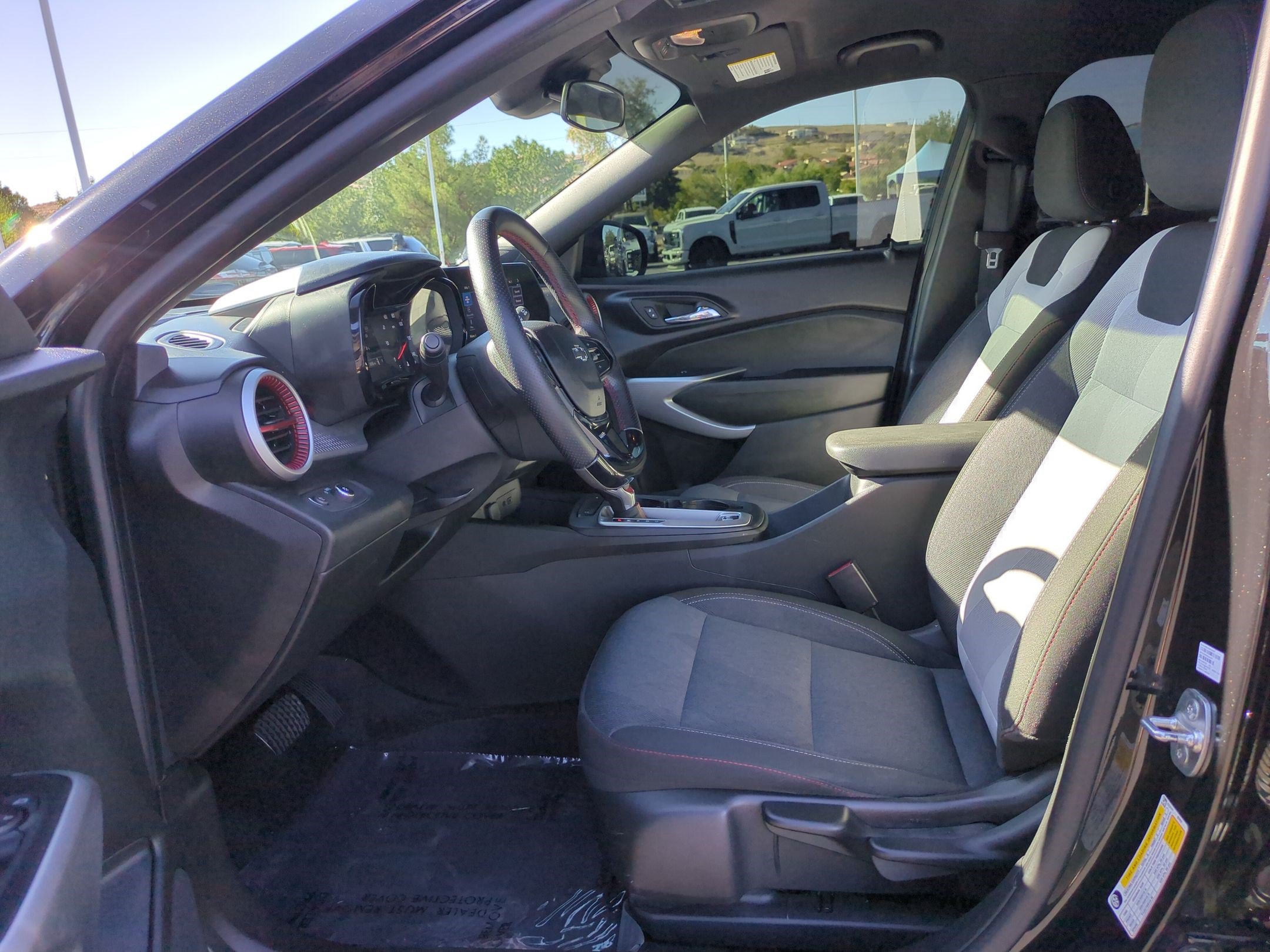Used 2024 Chevrolet Trax RS w/ Driver Confidence Package FWD image 15