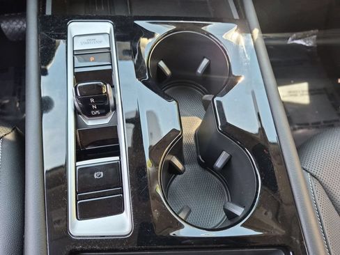 Used 2025 Volkswagen Atlas SE FWD image 23