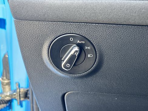 Used 2025 Volkswagen Taos SE image 29