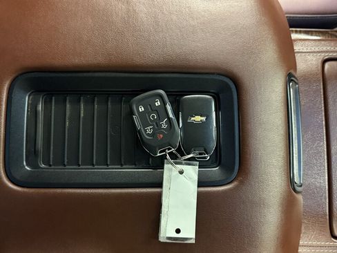 Used 2018 Chevrolet Tahoe Premier AWD/4WD image 38
