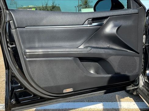 Used 2020 Toyota Camry XLE image 27