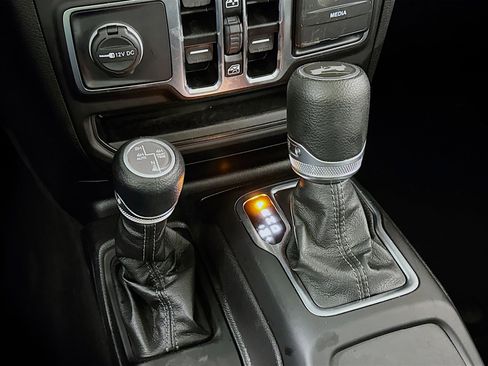 Used 2025 Jeep Wrangler Unlimited Sahara w/ Safety Group AWD/4WD image 18