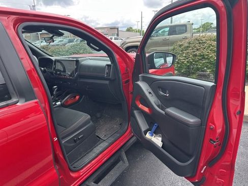 Used 2025 Nissan Frontier PRO-4X AWD/4WD image 14