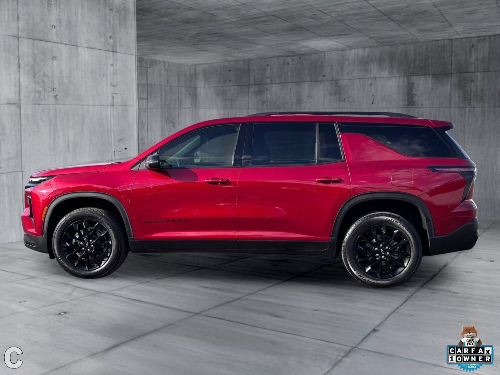 Used 2026 Chevrolet Traverse LT w/ Midnight/Sport Edition FWD image 3