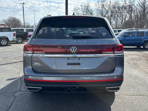Used 2025 Volkswagen Atlas SE image 4