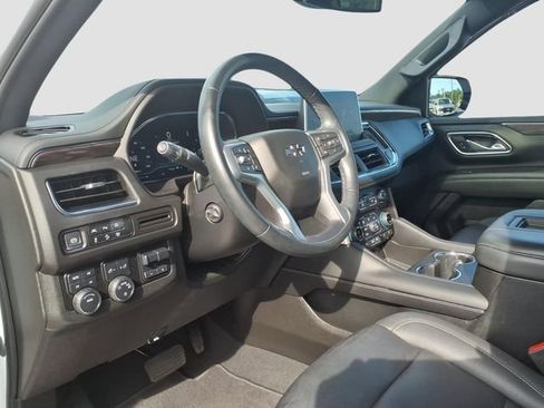 Used 2024 Chevrolet Suburban Z71 w/ Luxury Package AWD/4WD image 19