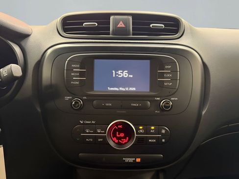Used 2017 Kia Soul + FWD image 17