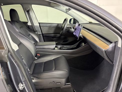 Used 2020 Tesla Model Y Long Range image 18