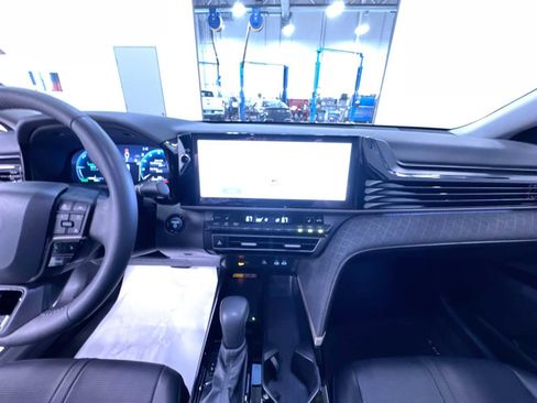 Used 2025 Toyota Camry XLE FWD image 23