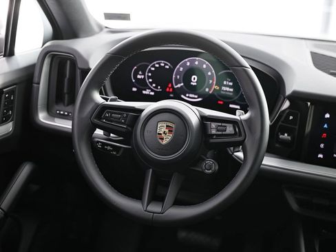Used 2024 Porsche Cayenne Coupe AWD/4WD image 28
