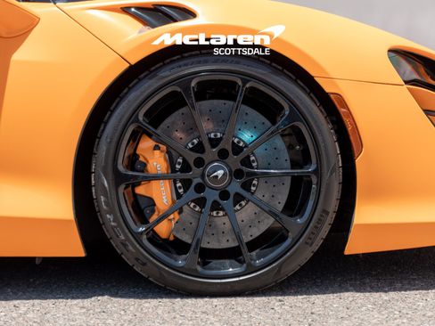 Used 2023 McLaren Artura RWD image 29