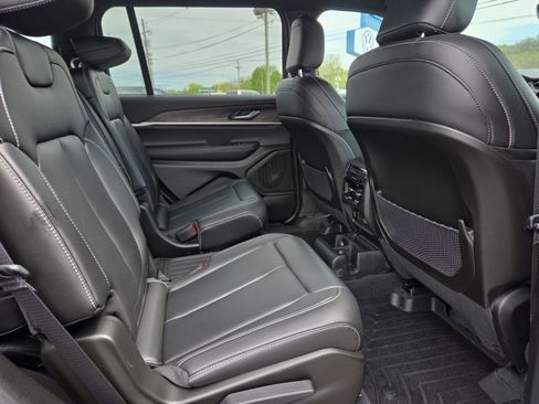 Used 2025 Jeep Grand Cherokee L Limited w/ Black Appearance Package image 23