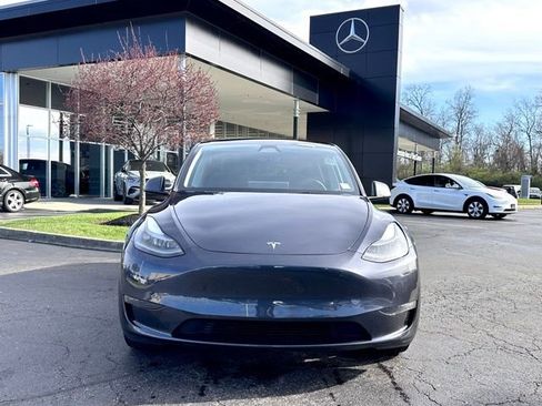 Used 2024 Tesla Model Y Long Range AWD/4WD image 2