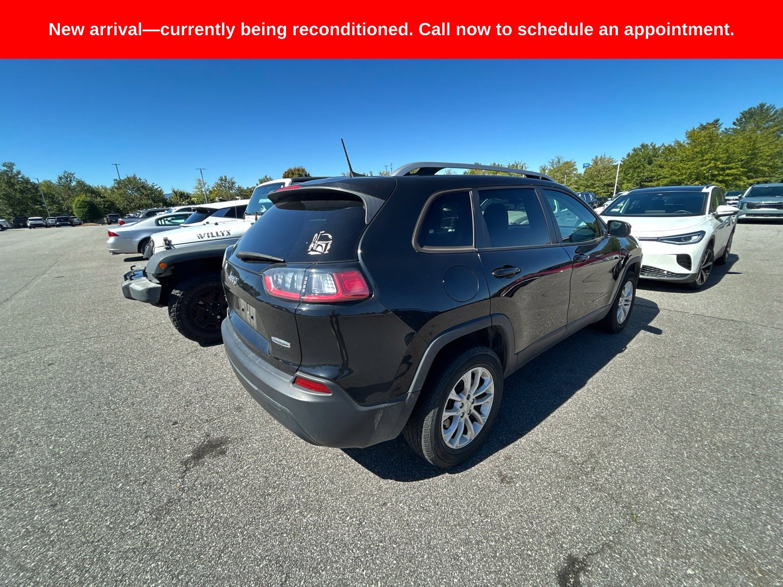 Used 2020 Jeep Cherokee Latitude w/ Cold Weather Group AWD/4WD image 10