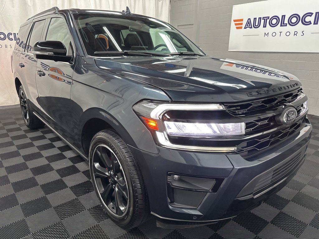 Used 2024 Ford Expedition Limited AWD/4WD image 3
