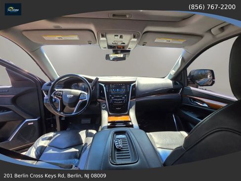 Used 2019 Cadillac Escalade Luxury AWD/4WD image 27