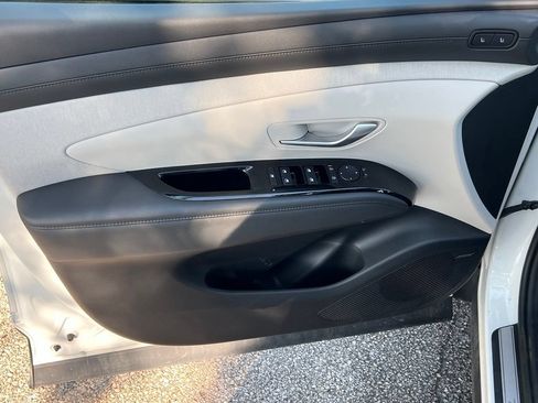 Used 2025 Hyundai Tucson Limited FWD image 16