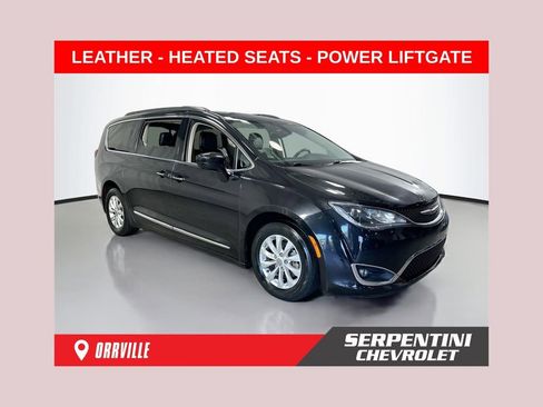 Used 2017 Chrysler Pacifica Touring-L FWD image 1