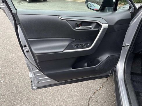 Used 2023 Toyota RAV4 SE image 13