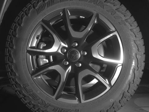 Used 2025 Jeep Compass Trailhawk AWD/4WD image 12