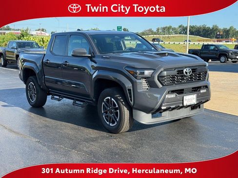Used 2024 Toyota Tacoma TRD Sport image 1