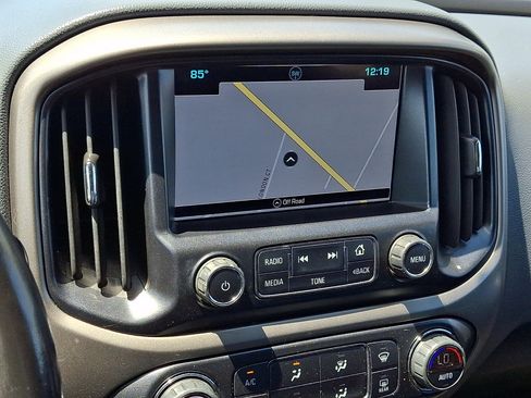 Used 2017 Chevrolet Colorado Z71 AWD/4WD image 28