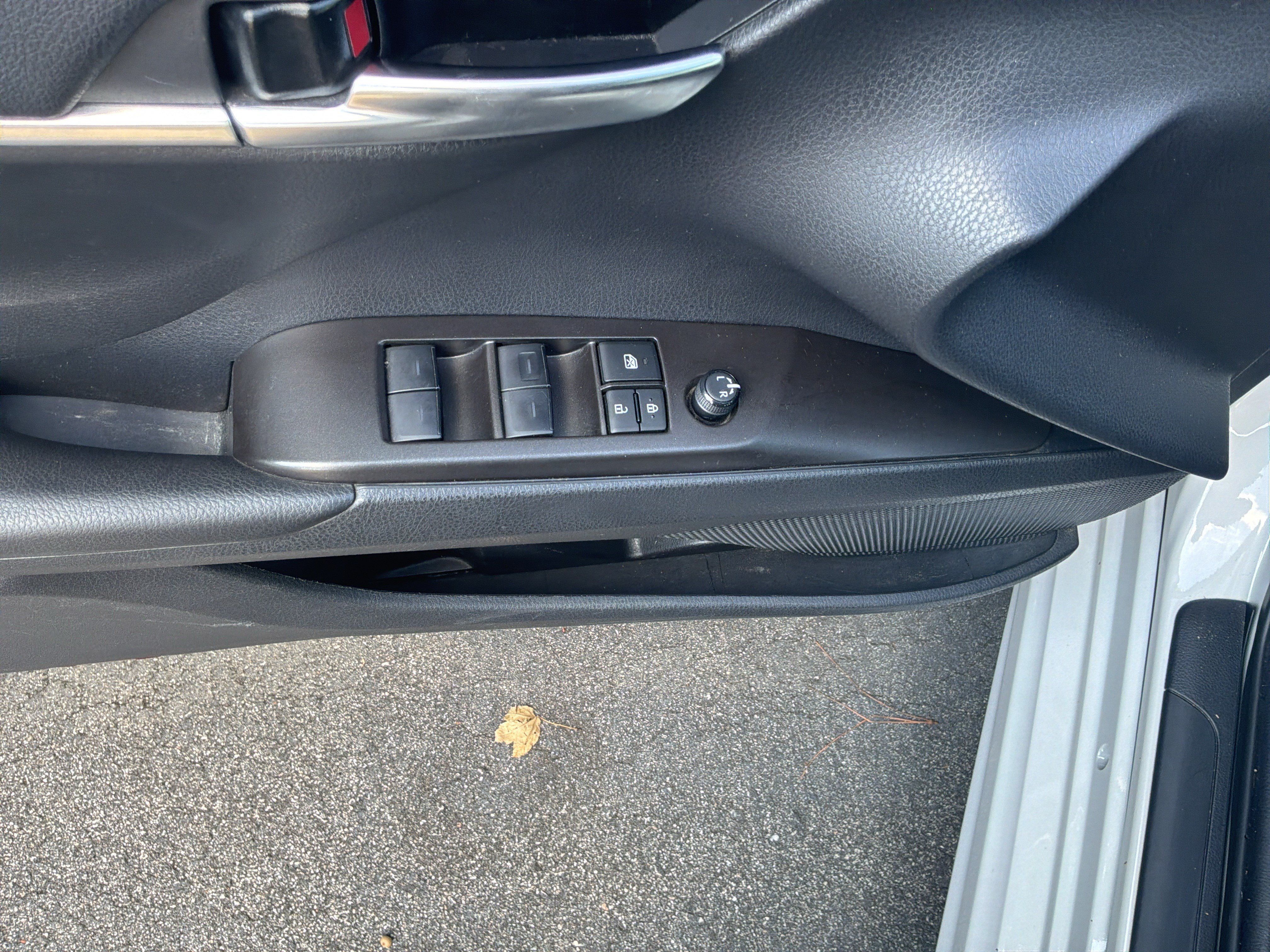 Used 2024 Toyota Camry SE FWD image 15