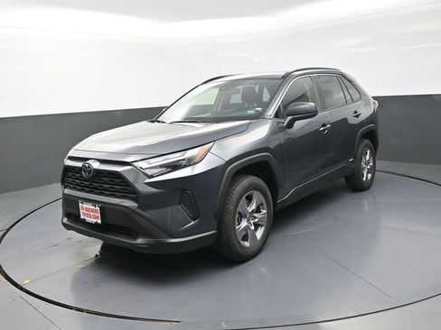 Used 2025 Toyota RAV4 LE image 3