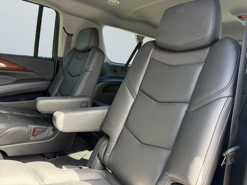 Used 2018 Cadillac Escalade ESV Premium Luxury AWD/4WD image 14