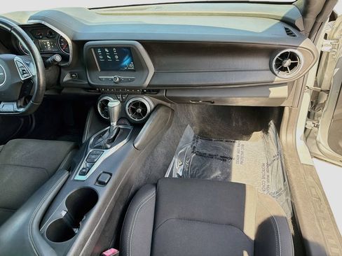 Used 2018 Chevrolet Camaro LT RWD image 17