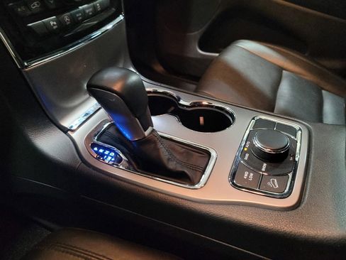 Used 2021 Jeep Grand Cherokee Limited AWD/4WD image 26