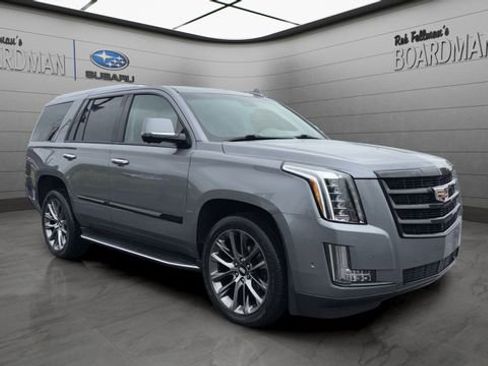 Used 2019 Cadillac Escalade Luxury w/ Escalade Sport Edition AWD/4WD image 2