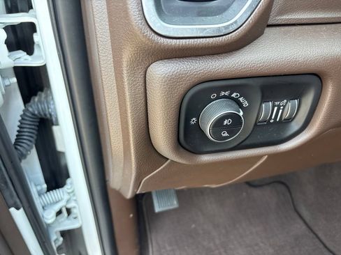 Used 2025 RAM 3500 Laramie AWD/4WD image 27