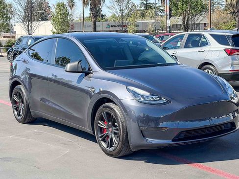 Used 2023 Tesla Model Y Performance image 5