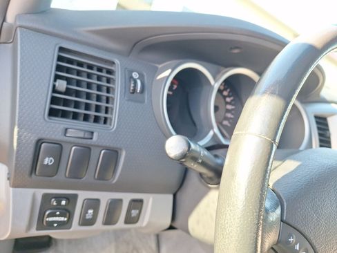 Used 2011 Toyota Tacoma 4x4 Access Cab V6 image 19