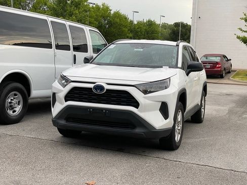 Used 2021 Toyota RAV4 LE AWD/4WD image 3