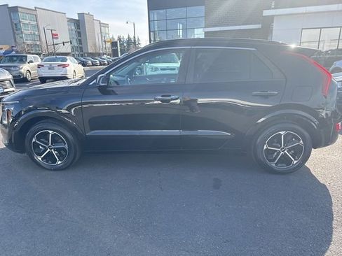 Used 2023 Kia Niro SX image 9