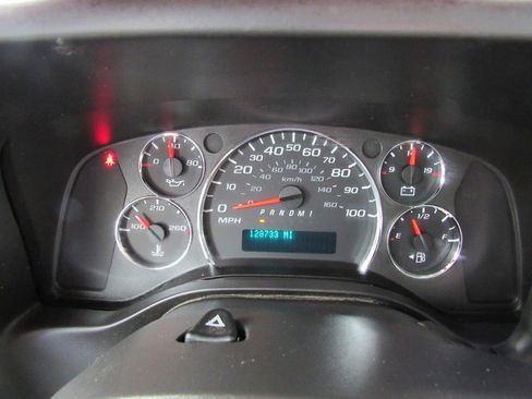 Used 2015 Chevrolet Express 2500 RWD image 32