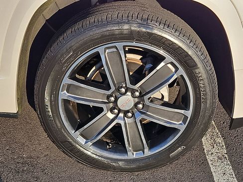 Used 2017 GMC Acadia Denali w/ Technology Package image 8