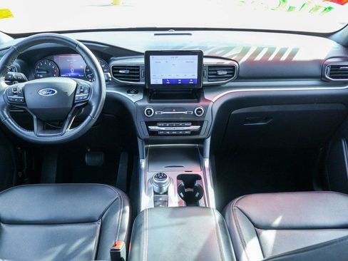 Used 2020 Ford Explorer XLT w/ Equipment Group 202A image 6