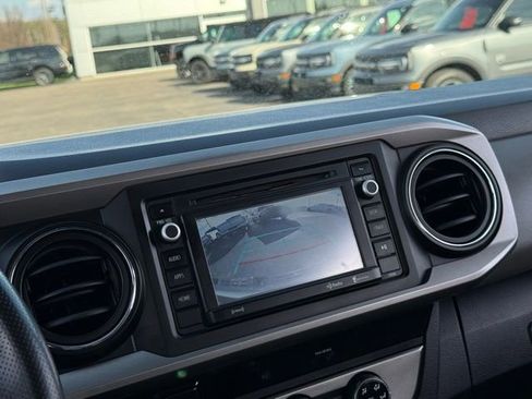 Used 2018 Toyota Tacoma SR5 image 3